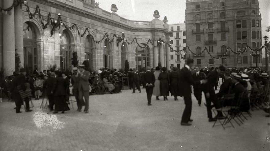 Casino Gran Kursaal inaugurado el 29 de Julio de 1922, cuyo coste fue de 7 millones de pesetas. Fotografía tomada desde la Avenida de la República Argentina, desde la propia terraza del Kursaal