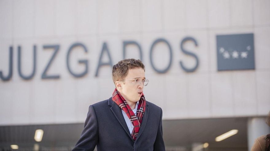 El ex portavoz de Sumar en el Congreso Iñigo Errejón sale de declarar en los juzgados de Plaza de Castilla, a 16 de enero de 2025, en Madrid (España).