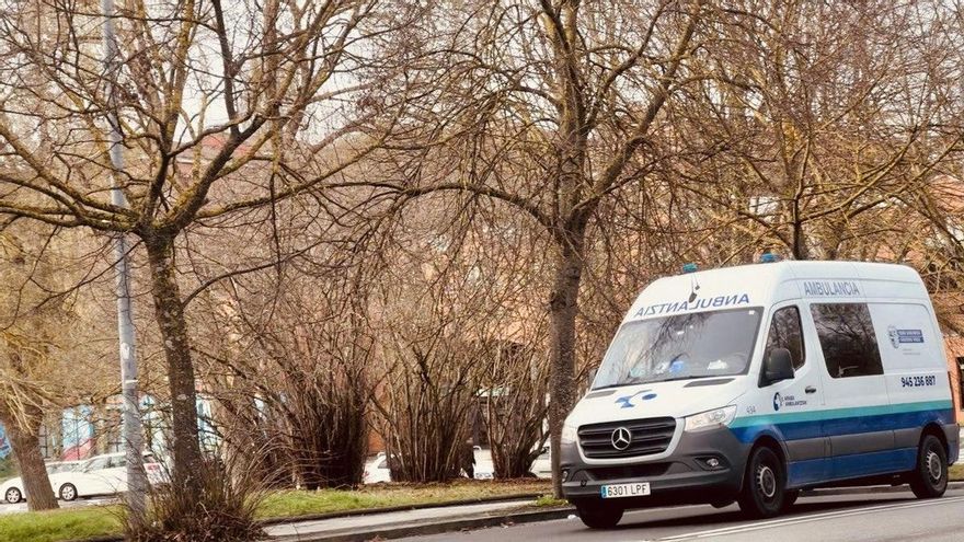 Sindicatos denuncian que "decenas" de trabajadores de Osakidetza simultanean su trabajo con las ambulancias privadas