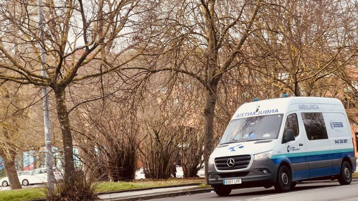 Sindicatos denuncian que "decenas" de trabajadores de Osakidetza simultanean su trabajo con las ambulancias privadas