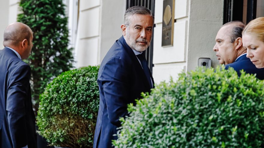El consejero de Presidencia, Justicia e Interior, Enrique López, a su llegada a un desayuno informativo de Fórum Europa.