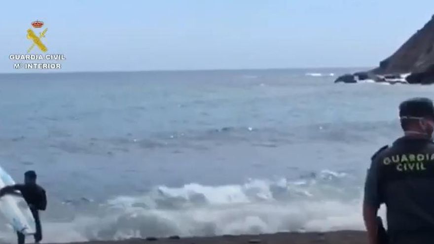 Multadas cuatro personas en Lanzarote y Fuerteventura por saltarse el confinamiento para hacer surf o ir a la playa
