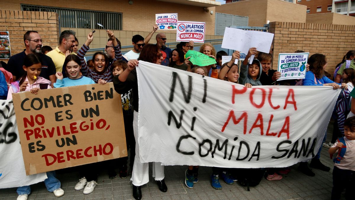 Protesta por el comedor en el CEIP Noreña de Córdoba