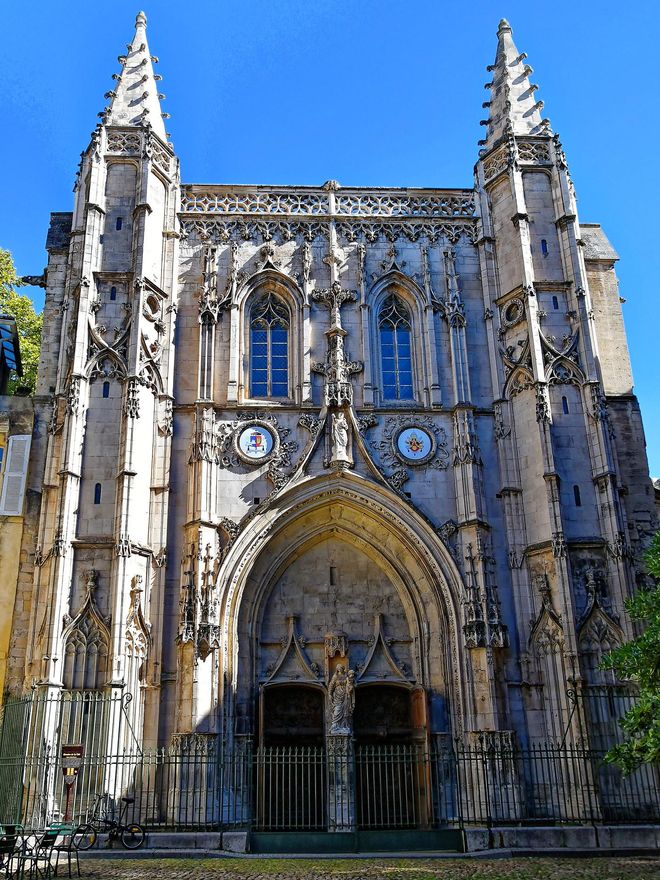 Fachada gótica de la Basílica de San Pedro.