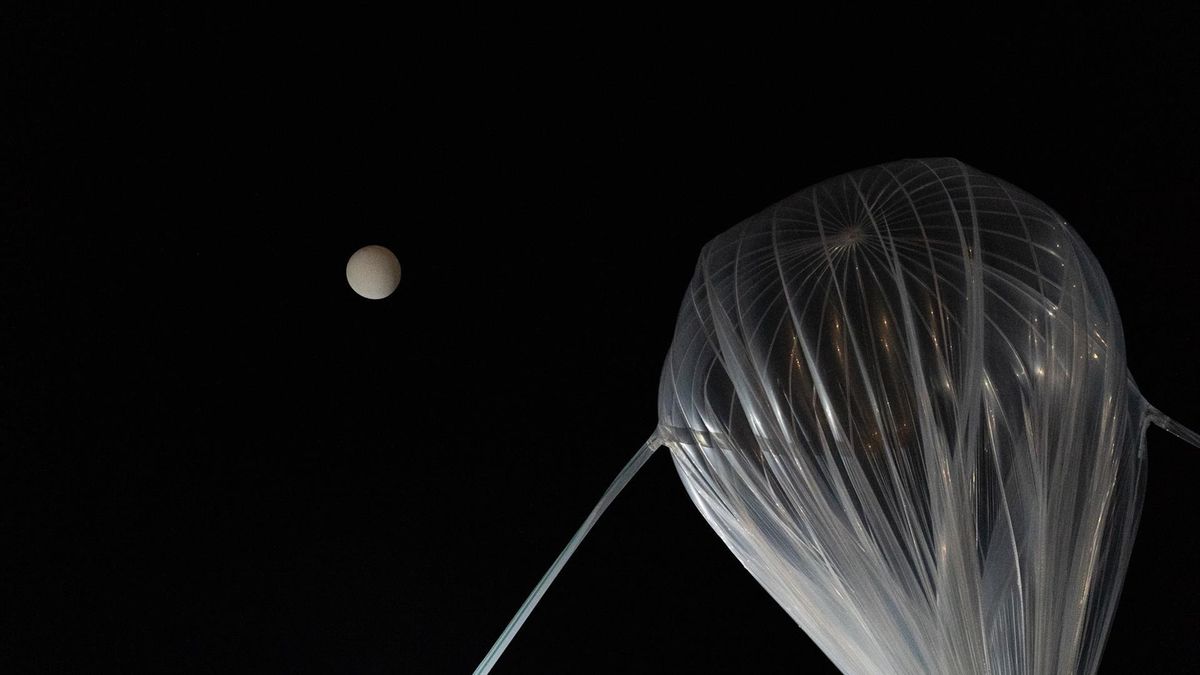 La Gomera lanza un globo a la estratosfera para apuntalar su estrategia aeroespacial