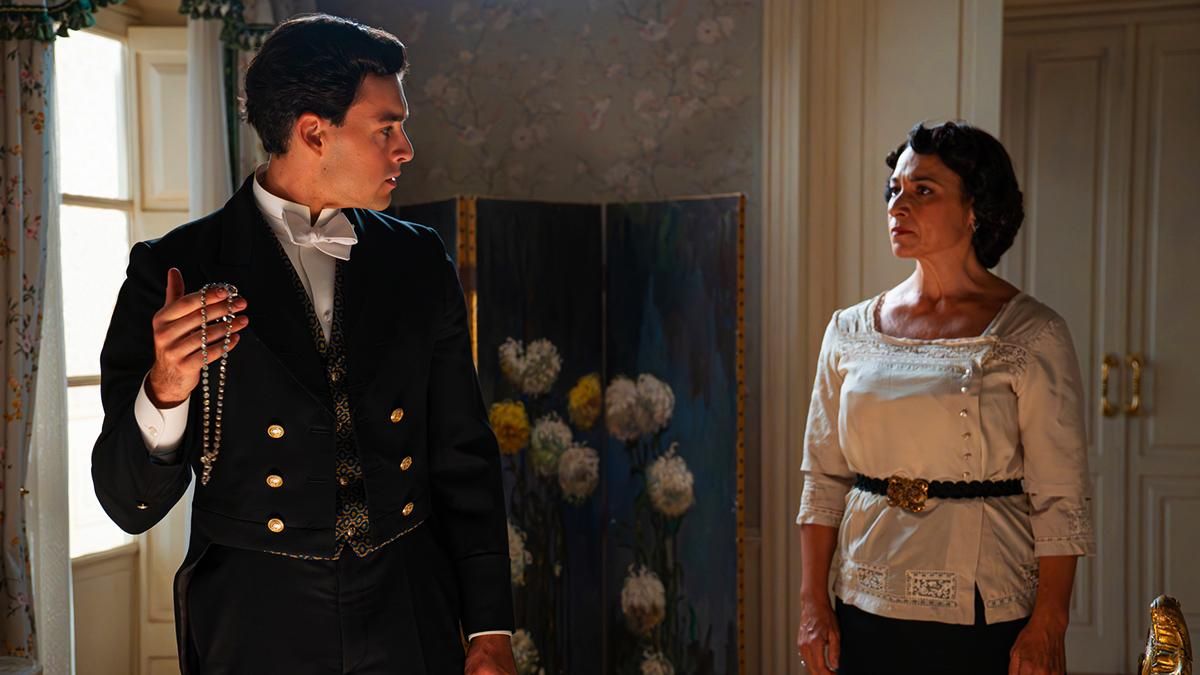 Curro y Leocadia, en un capítulo de 'La Promesa'