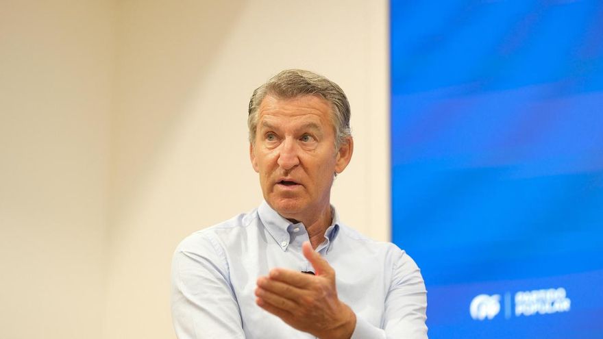El presidente del Partido Popular, Alberto Núñez Feijóo, durante una entrevista para Europa Press, en la sede autonómica del PPdeG, a 21 de agosto de 2026, en Santiago de Compostela