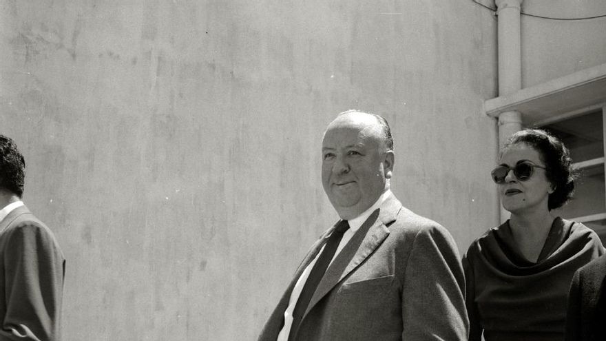 Alfred Hitchcock estuvo en la edición de 1958, en la que presentó 'Vértigo'. Aprovechó el viaje para visitar la capital guipuzcoana y también Biarritz