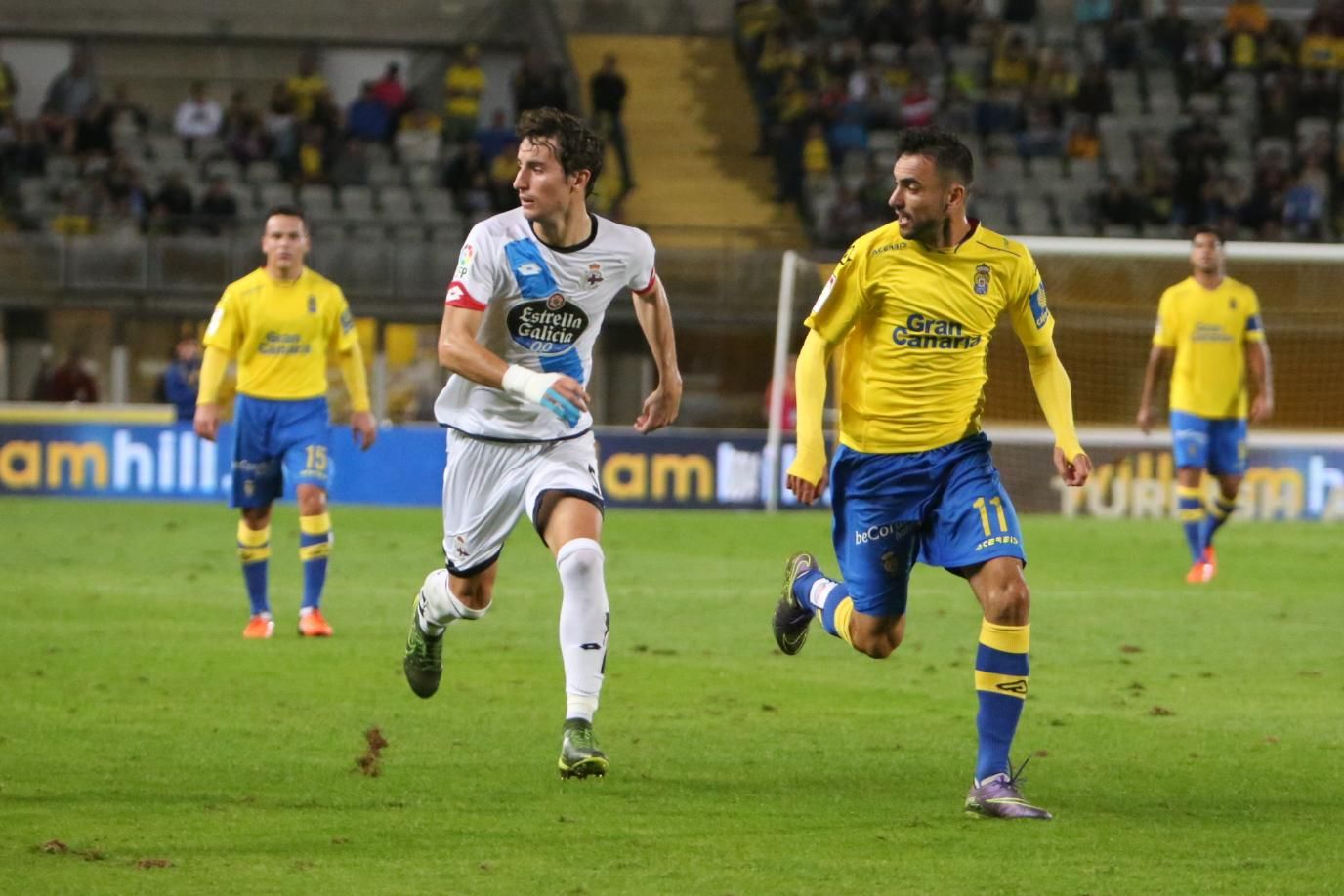 Encuentro entre la UD Las Palmas y el Deportivo de La Coruña en el Estadio de Gran Canaria. Alejandro Ramos.