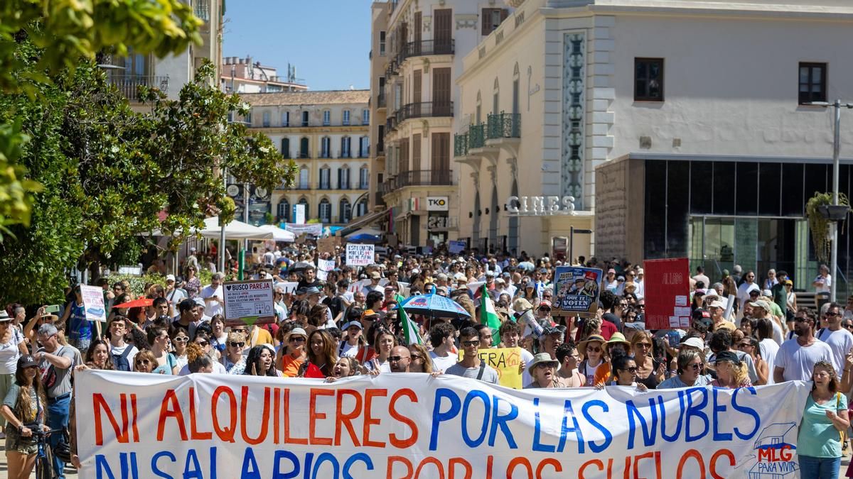Protesta en Málaga el sábado pasado para por la subida de los precios de alquileres y los bajos salarios. EFE/ Alvaro Cabrera