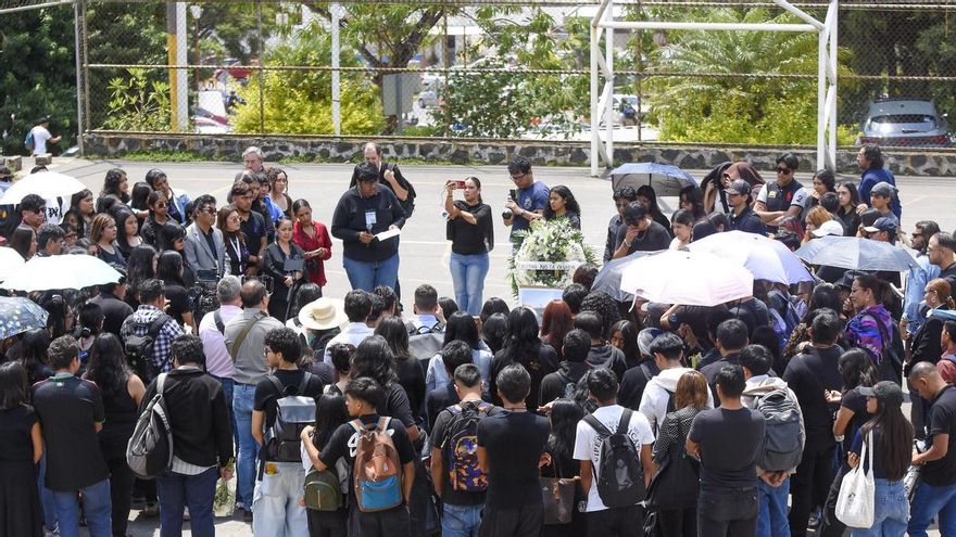 La hermana de Claudia Tacoronte denuncia que nadie les avisó del asesinato de otras tres estudiantes en la misma universidad de México