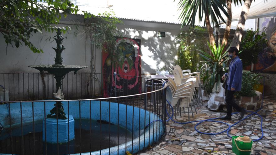 Entre la "acupuntura" y el desalojo: los planes opuestos de los activistas y el Ayuntamiento para La Invisible, el centro social y cultural de Málaga