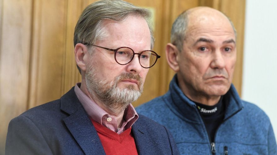 El primer ministor de Eslovenia, Janez Jansa (a la derecha) y el checo Petr Fiala durante su visita a Kiev