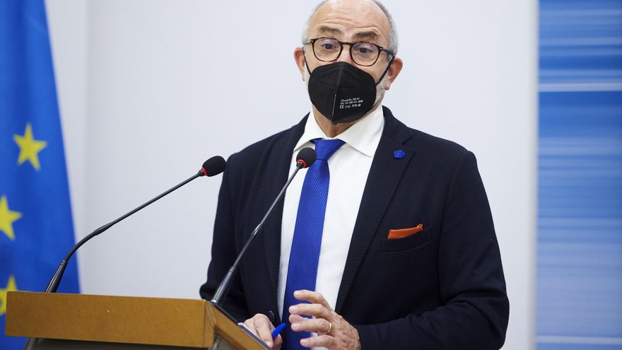 El consejero de Sanidad de Cantabria, Miguel Rodríguez
