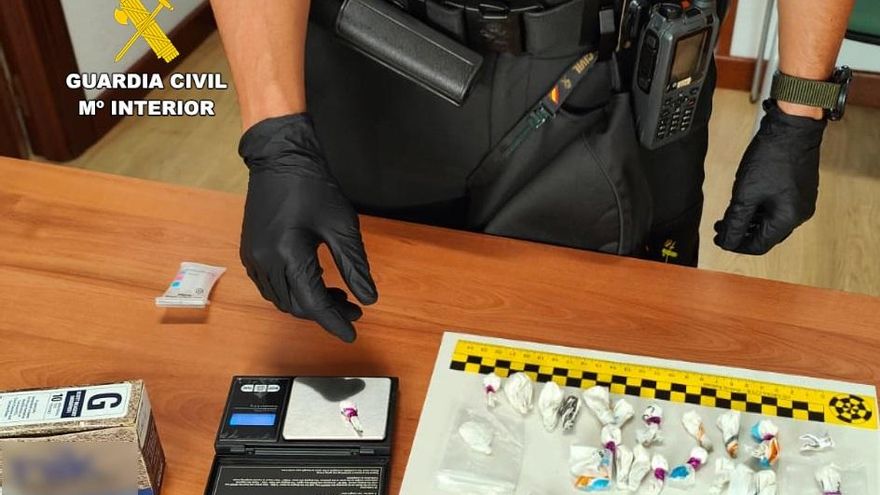 Detenido en Comillas cuando pretendía vender cocaína a varios jóvenes durante las fiestas