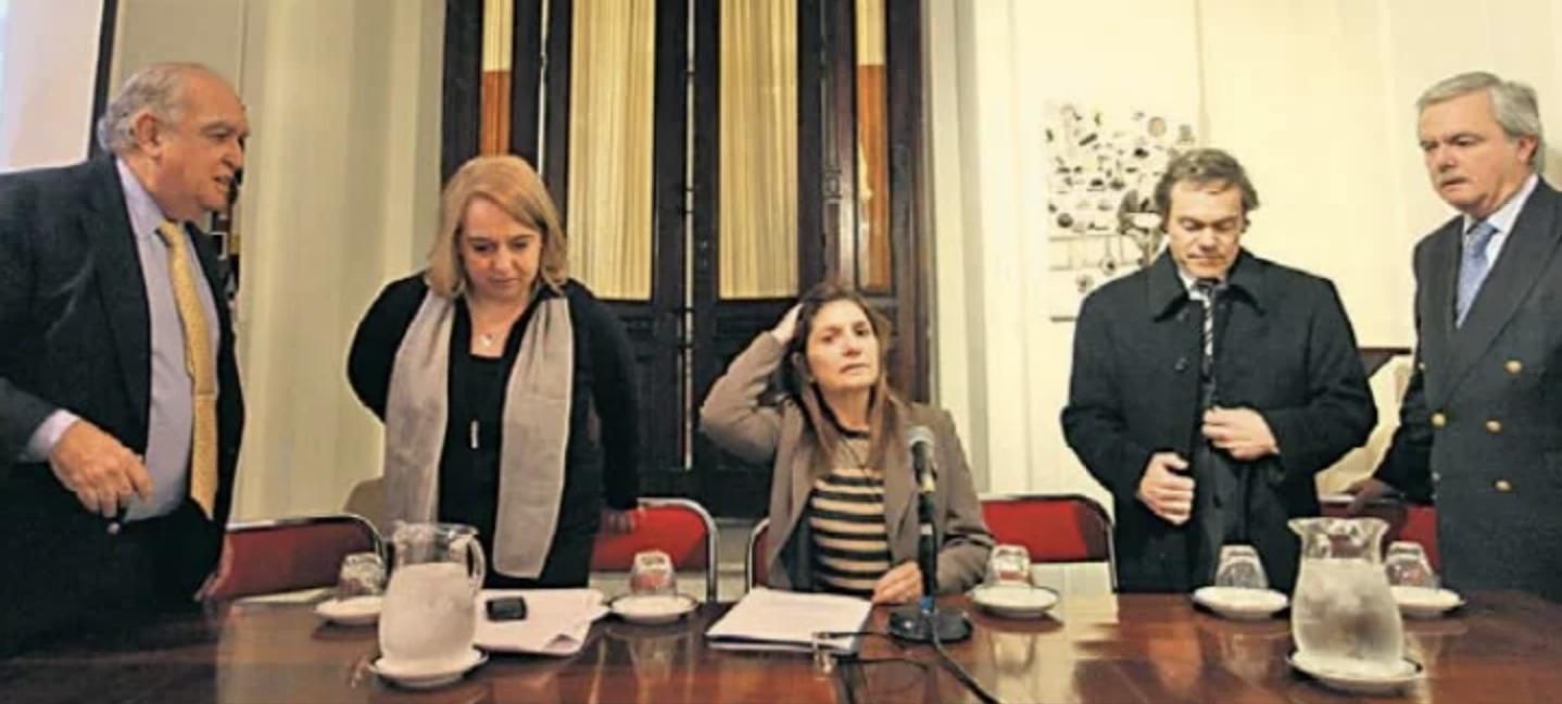 Bullrich en 2011, en el centro de escena, cuando presentó por primera vez el IPC-Congreso contra el kirchnerismo.