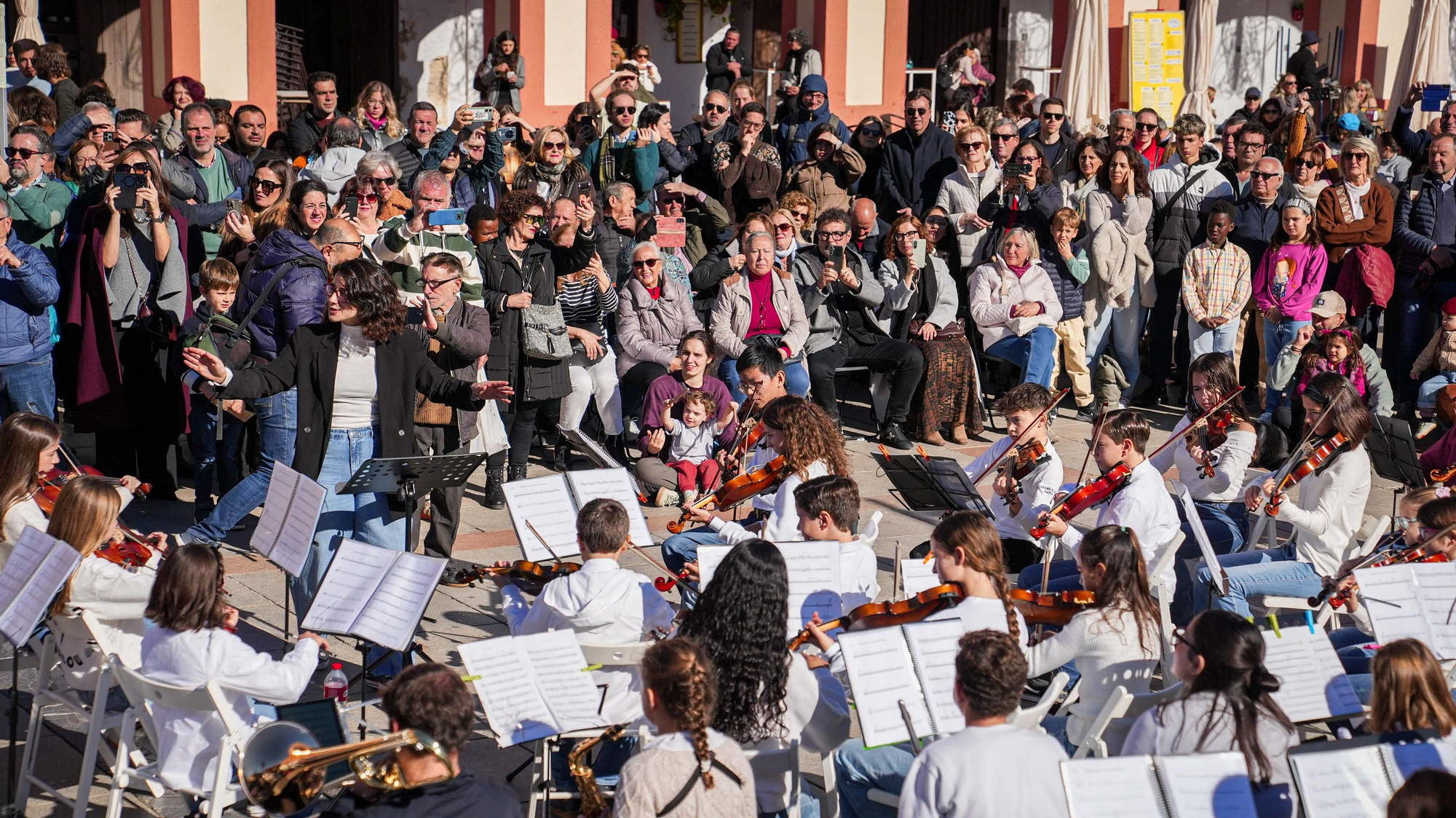 Concierto en La Corredera de la plataforma por un auditorio.