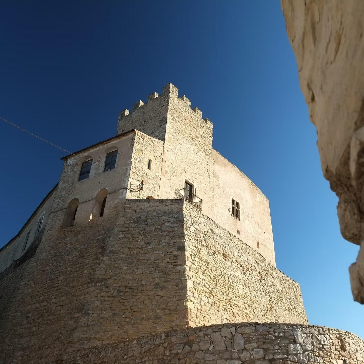 Castillo de Sant Martí de Tous.