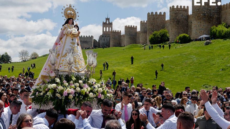 La virgen 'baila' un pasodoble para festejar declaración de Interés Regional de Las Vacas