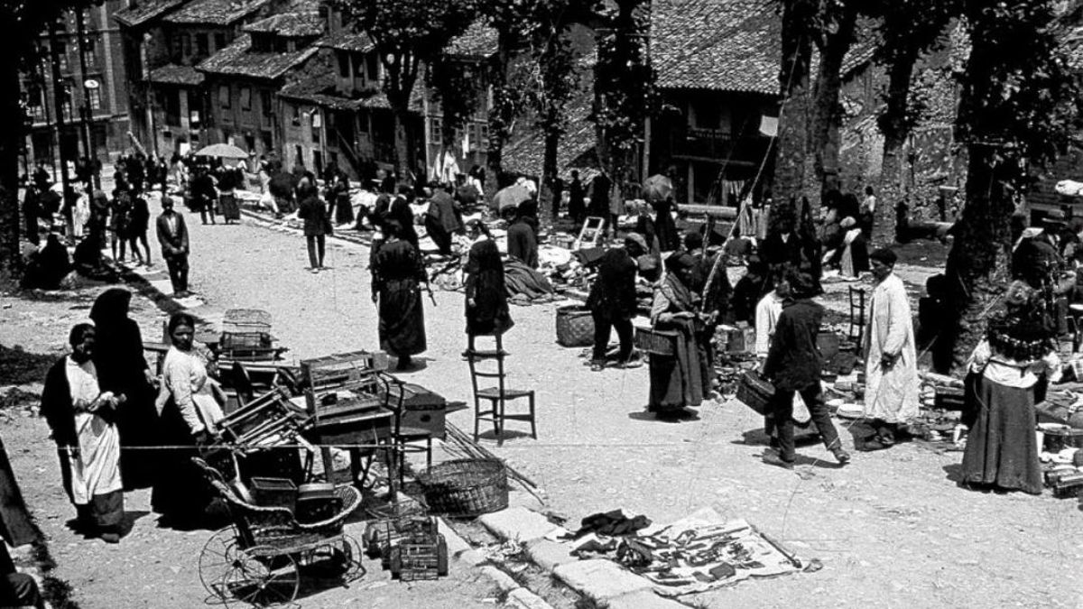 Imagen en blanco y negro del Rastro en El Campillín, en junio de 1920.