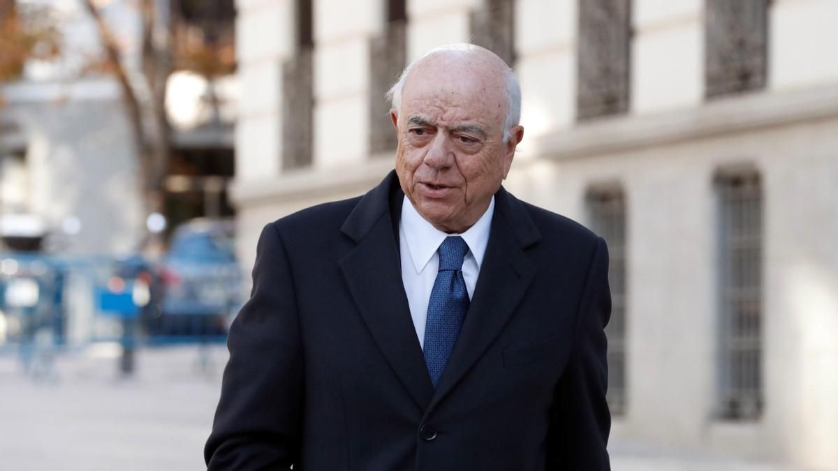El juez abre juicio oral al BBVA, a su expresidente Francisco González  y otras 14 personas por los encargos a Villarejo