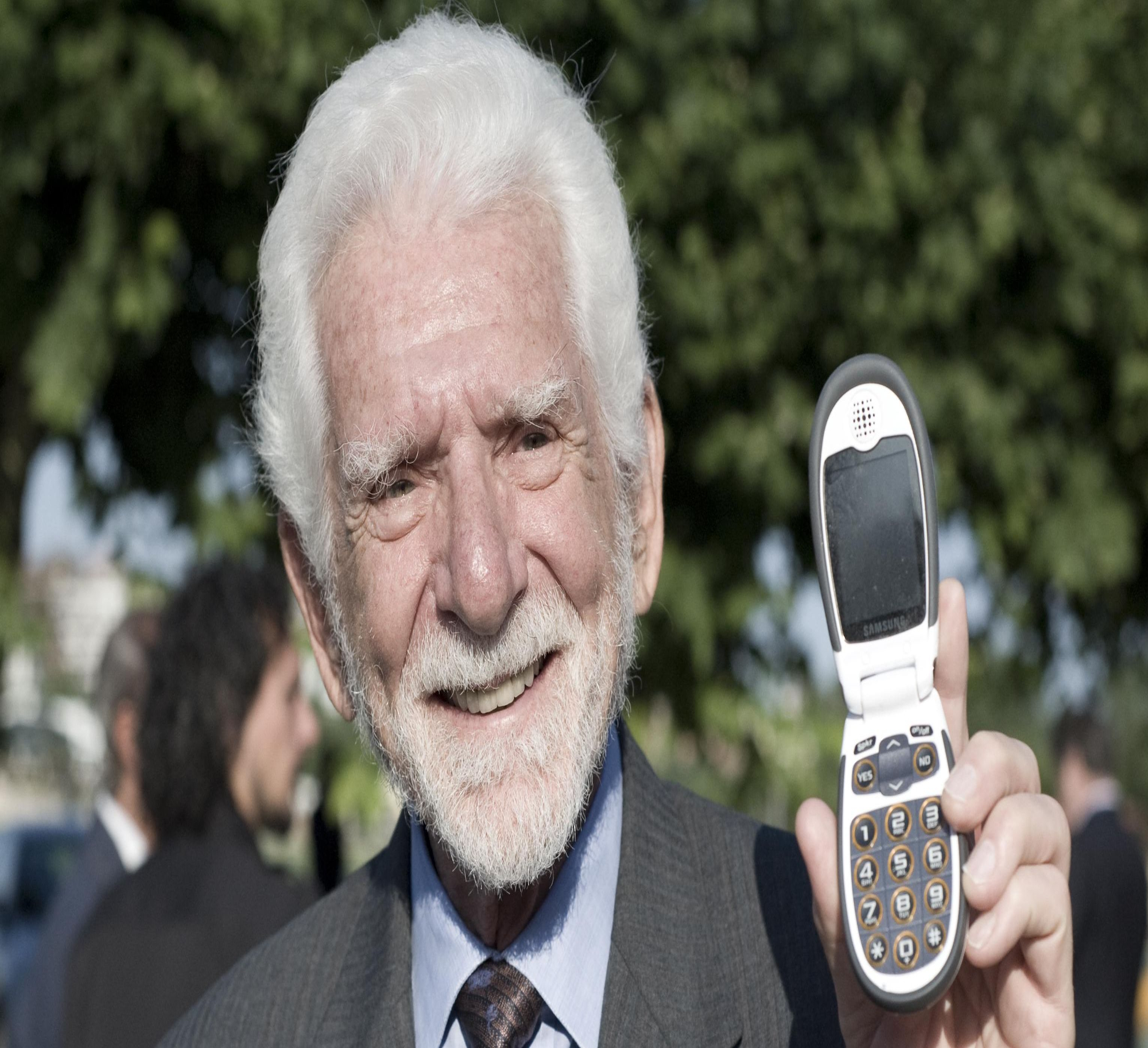 Martin Cooper, pionero de la telefonía móvil.