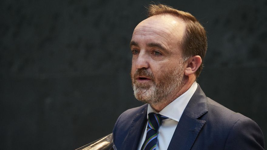 La derecha foralista Navarra, amenazada por ETA y con dos asesinados, planta las conmemoraciones del final de ETA