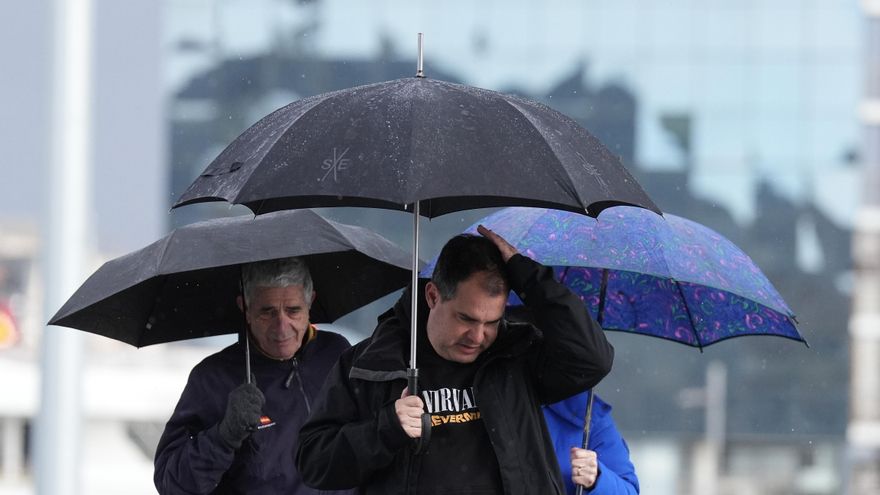 La borrasca Joseph complica el día en todo el país: 16 comunidades con avisos por lluvia, nieve y viento