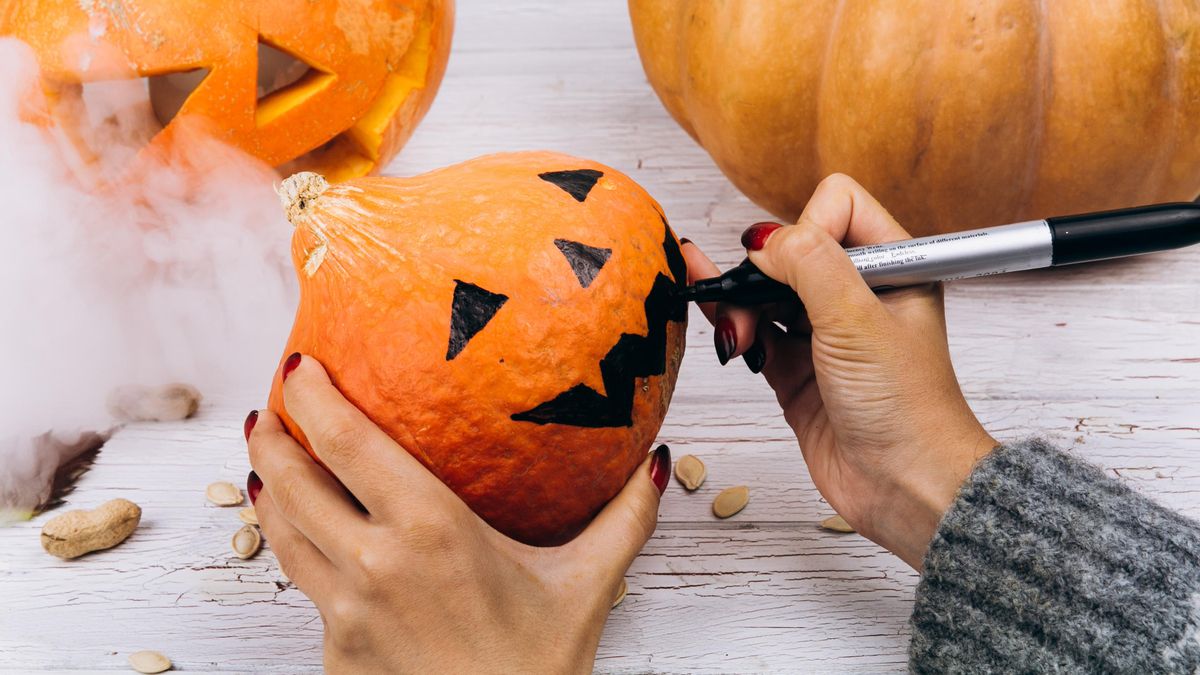 Pintando sobre una calabaza
