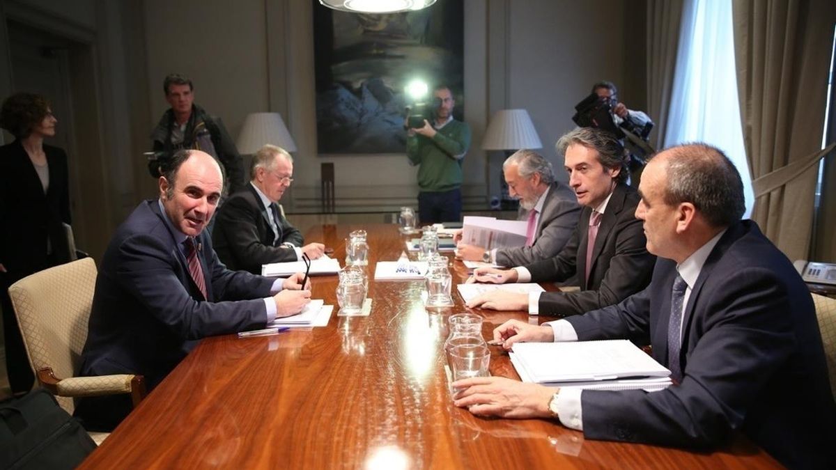 Navarra y el Estado apuestan por un corredor ferroviario de pasajeros y mercancías entre Zaragoza y la Y vasca