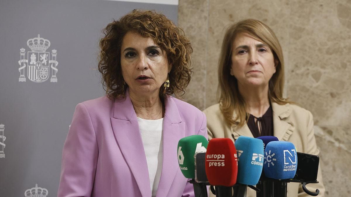 La vicepresidenta del Gobierno, María Jesús Montero se reune con el comité laboral de Hitachi