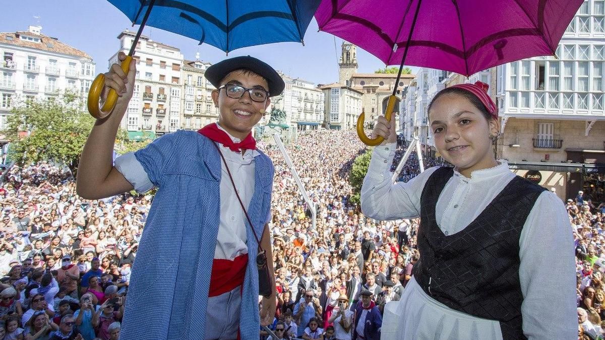 La versión en miniatura de la bajada de Celedón y Edurne invita a la cantera de Vitoria a vivir las fiestas "en grande"