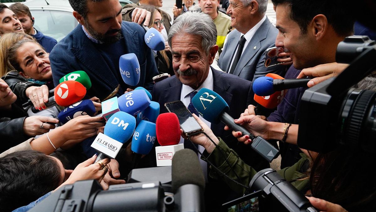 Miguel Ángel Revilla, a su llegada al acto de conciliación con el rey emérito.