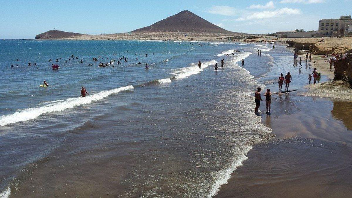 Reabren las playas de El Médano y El Socorro en Tenerife tras el cierre preventivo por el estado del agua