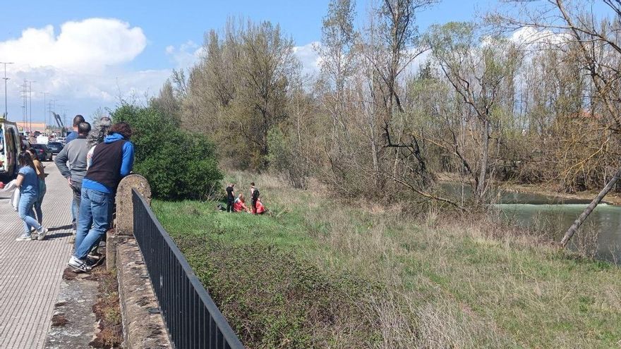 Rescatan del río Bernesga a su paso por la capital de León a una mujer de 35 años que no podía salir del agua