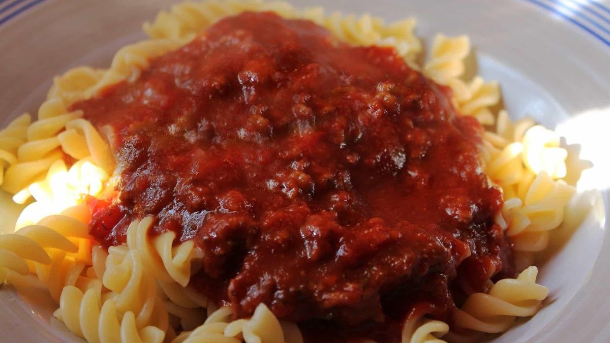 Por este motivo la pasta boloñesa no te queda como en Italia: así se hace la salsa pomodoro original -no es solo tomate frito-
