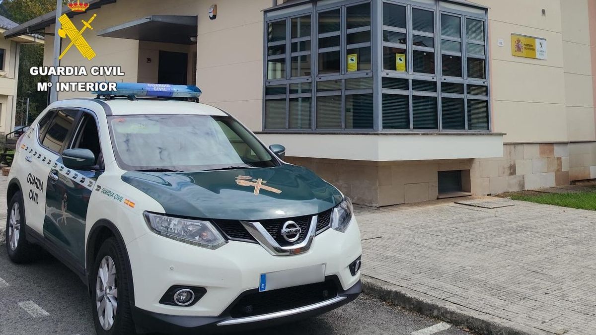 Dos jóvenes se niegan a pagar a un taxista en Suances al que agredió uno de ellos