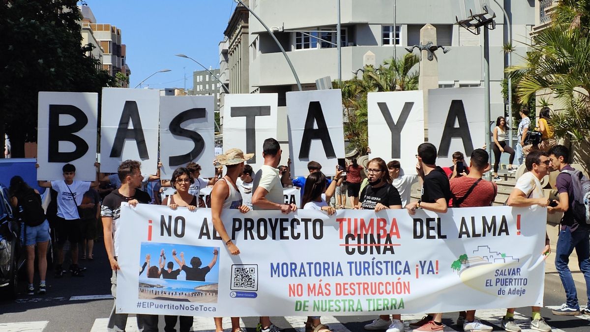 Manifestación en Tenerife contra los grandes proyectos urbanísticos y turísticos en la isla