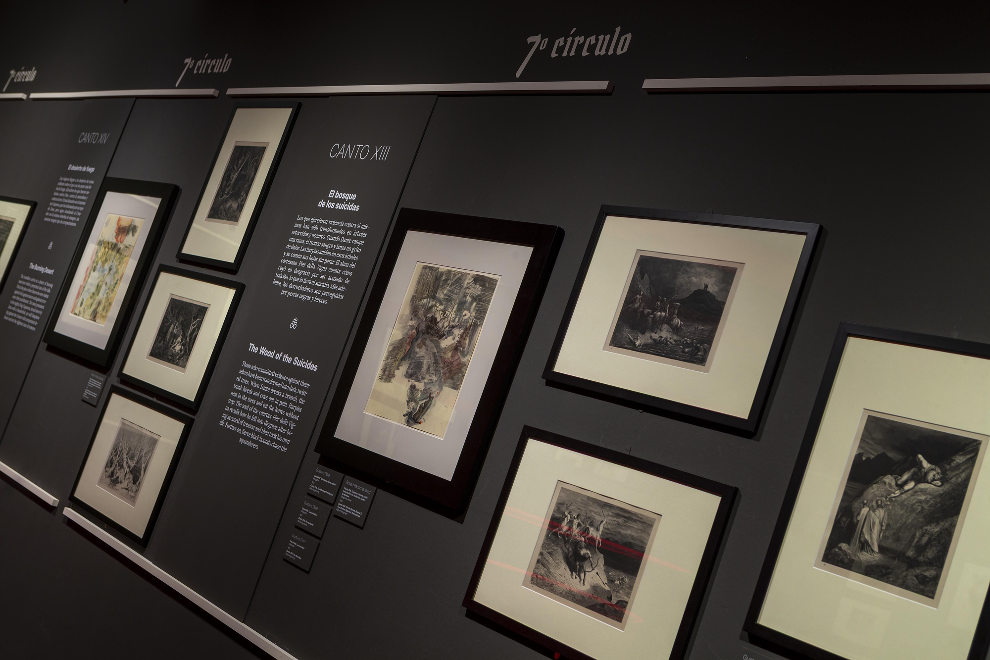 La exposición incluye la segunda edición parisina de Hachette de 1862, además de las 76 xilografías de la serie, entre las que figura un retrato de Dante