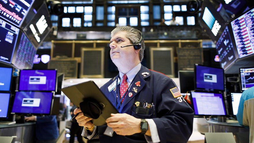 Wall Street cierra con pérdidas y el Dow baja un 1,11 %, tras las palabras de Powell