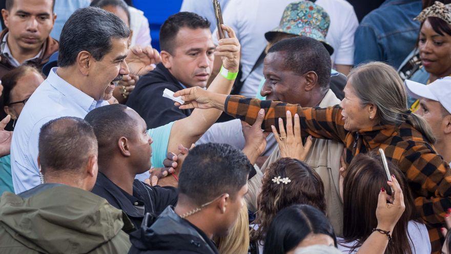 Venezolanos celebran el "rescate" de la niña separada de su madre migrante en EE.UU.