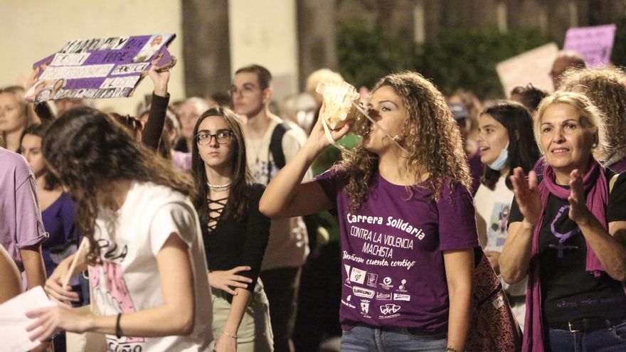 La manifestación feminista de este 25N en Gran Canaria, en imágenes