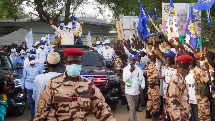 El presidente de Chad muere mientras visitaba las tropas en el frente de batalla