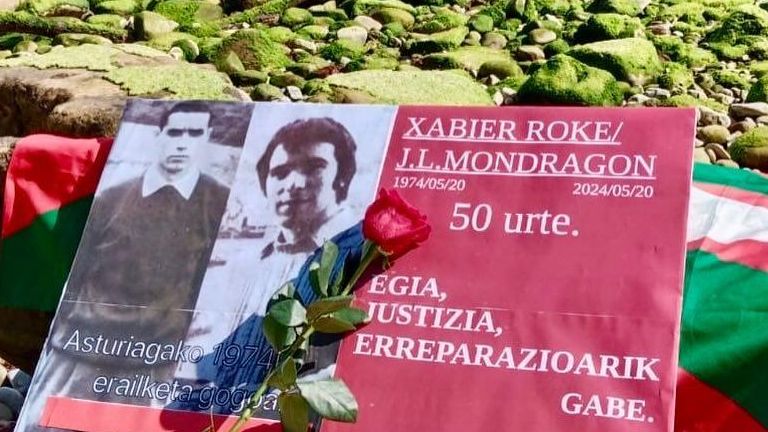 Homenaje en Hondarribia a los dos jóvenes tiroteados, en 2024