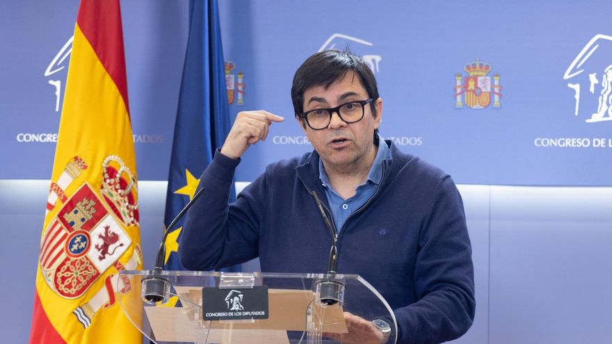 Gerardo Pisarello en una rueda de prensa en el Congreso.