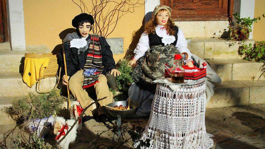 'Los Miércoles de Chinchilla', los 'ninots' de un pueblo albaceteño como tradición alternativa el 14 de febrero