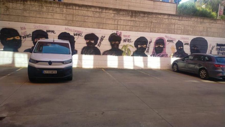Ataque islamófobo al mural de la Facultad de Trabajo Social de Cuenca dedicado a mujeres históricas