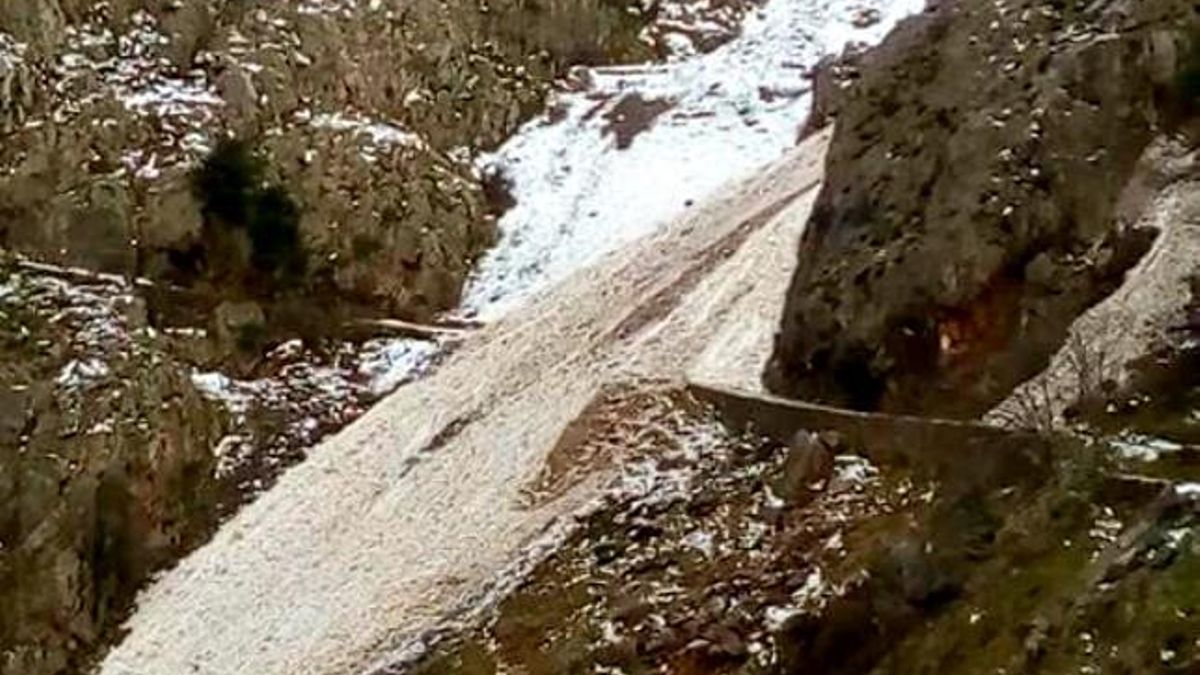 Primavera y calor provocan que la última nieve sea un peligro, por posibles aludes, en Picos de Europa