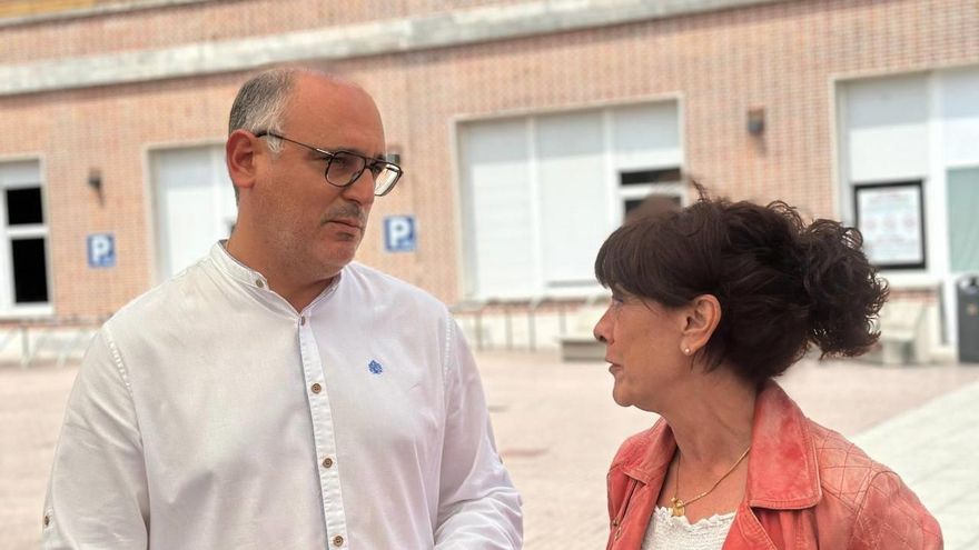 El viceconsejero de Seguridad, Ricardo Ituarte, junto con la Directora de la Ertzaintza, Victoria Landa, en el exterior del Hospital de Cruces a donde será trasladado uno de los ertzainas heridos en Ordizia.