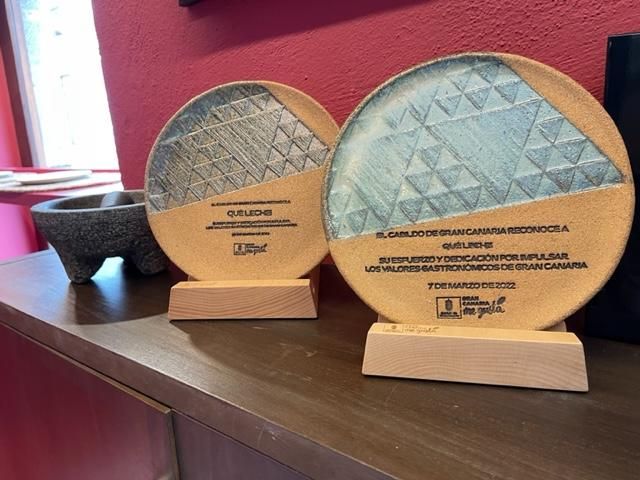 Reconocimienots y barra interior Qué Leche